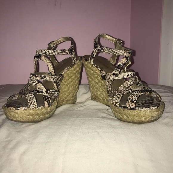 Nine West Wedge strappy sandals - Picture 3 of 8